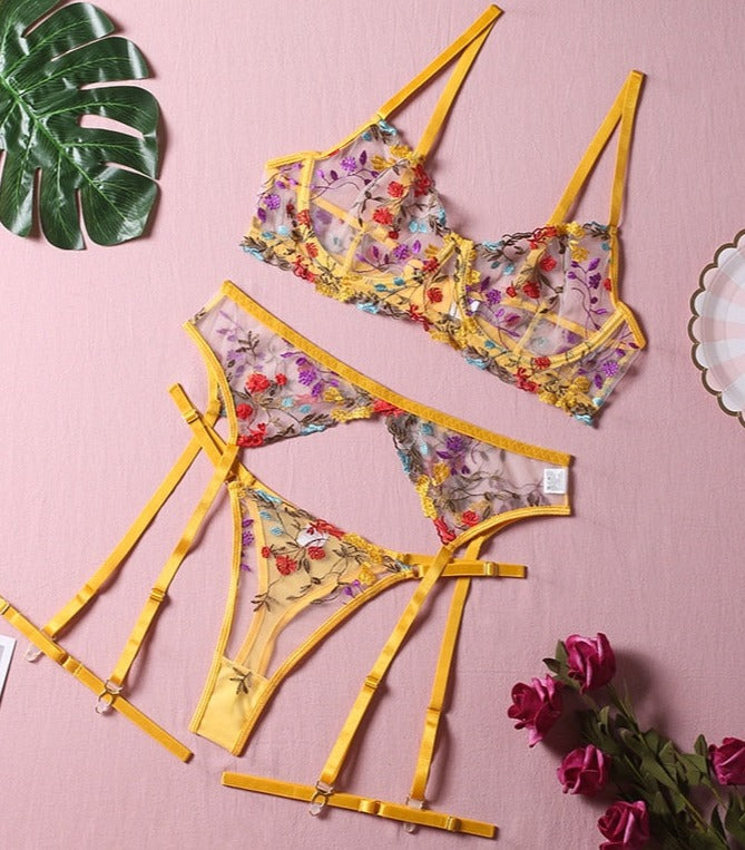 Lola | 3-Piece French Lingerie Set