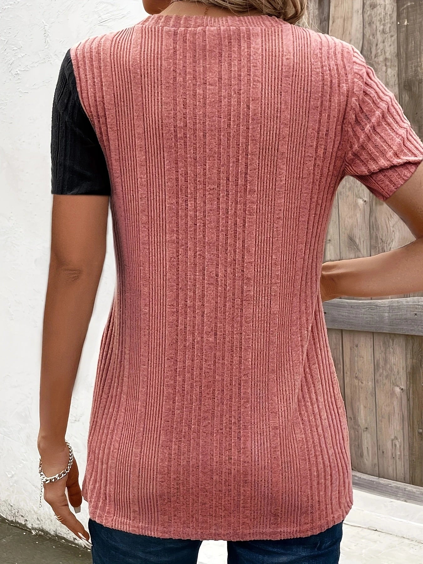 Avery – Casual Split Detail T-Shirt