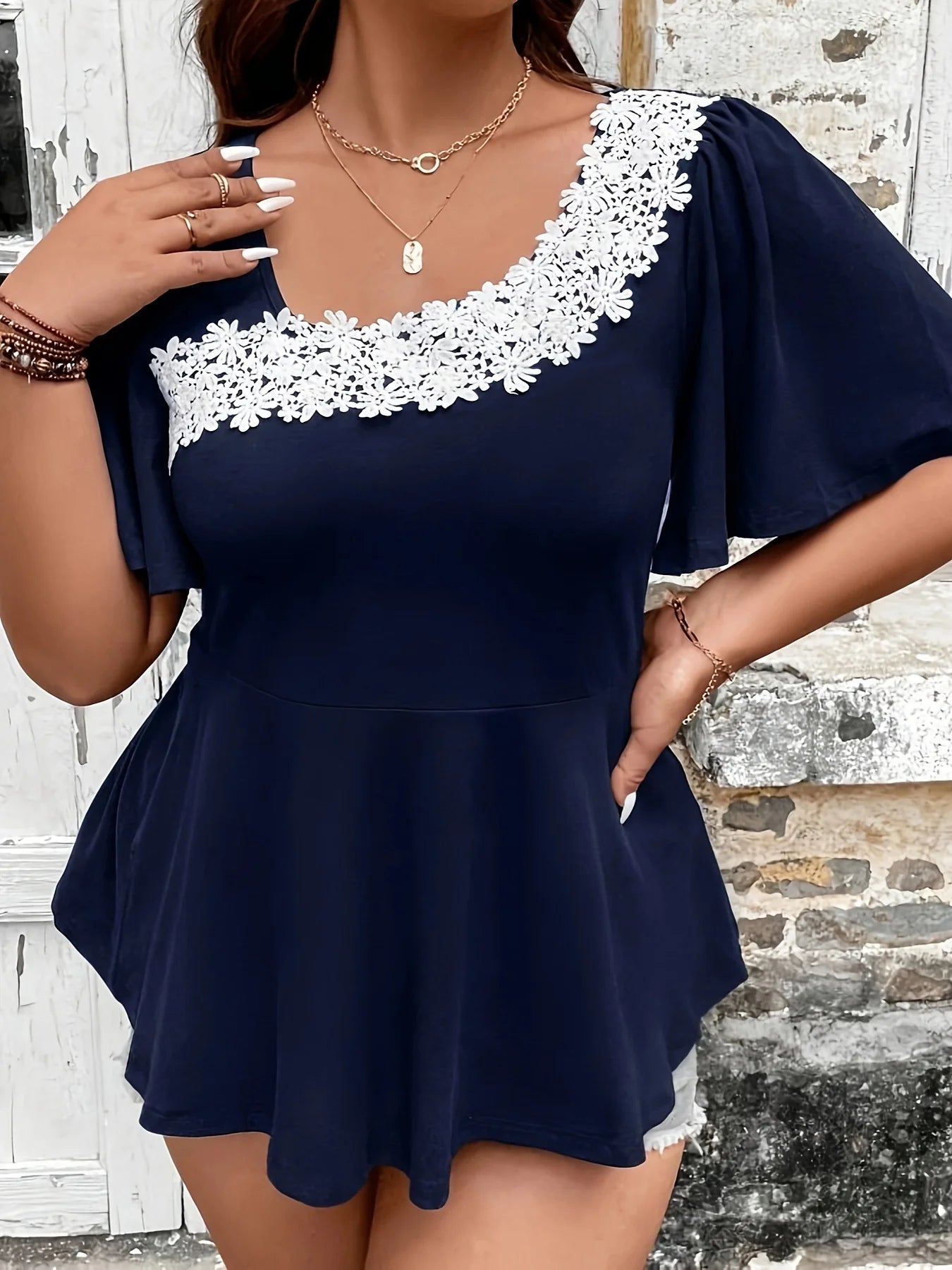 Lily – Casual Ruffle Neck Plus Size Top