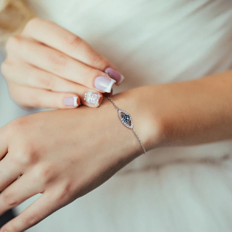 Elegant Eye Moissanite Bracelet