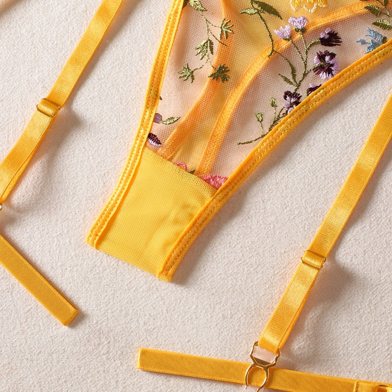 Lola | 3-Piece French Lingerie Set