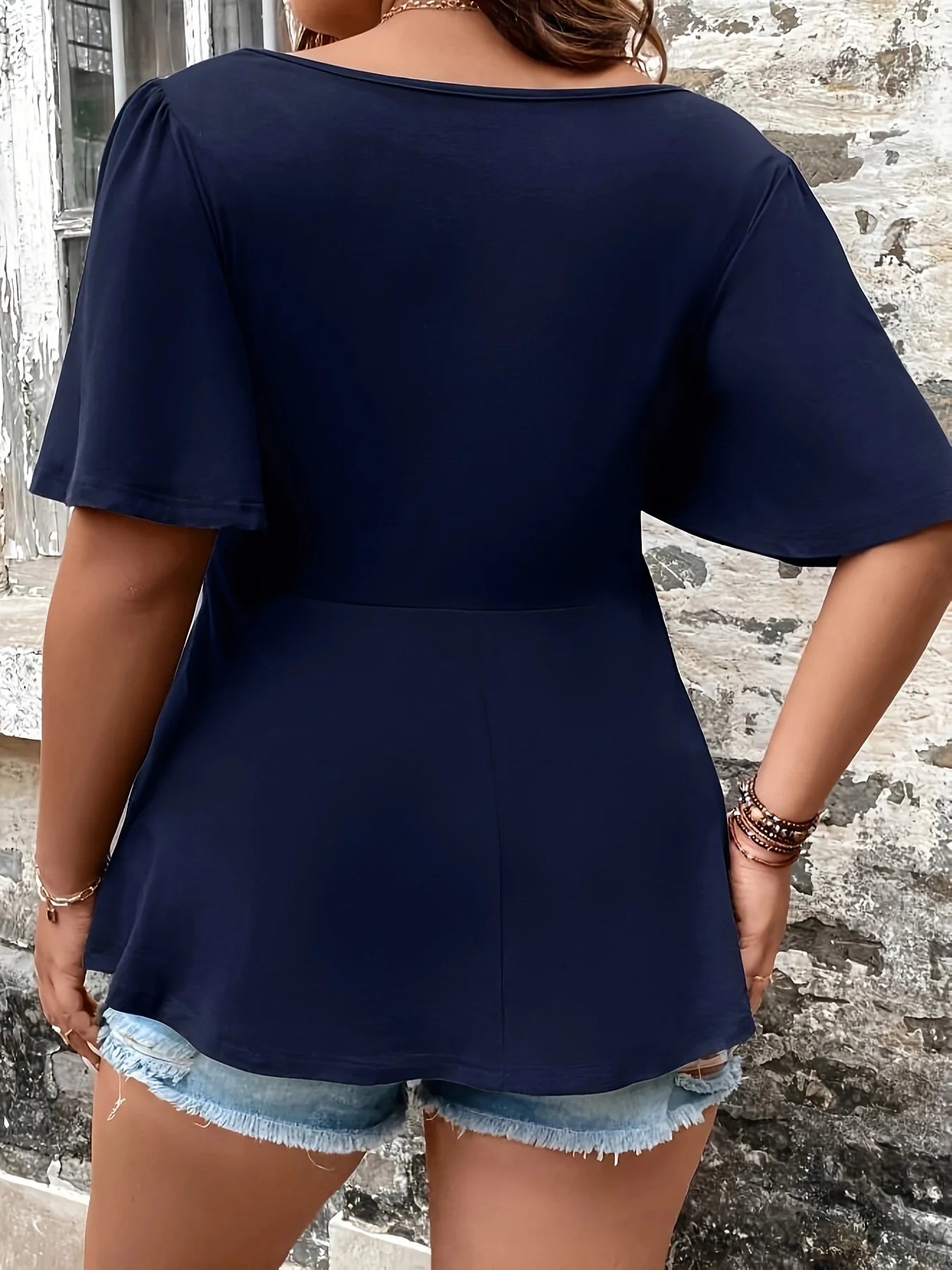 Lily – Casual Ruffle Neck Plus Size Top
