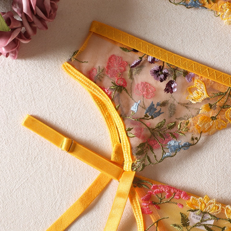Lola | 3-Piece French Lingerie Set