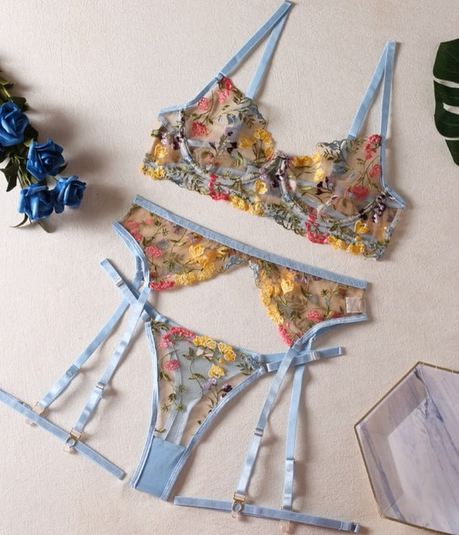 Lola | 3-Piece French Lingerie Set