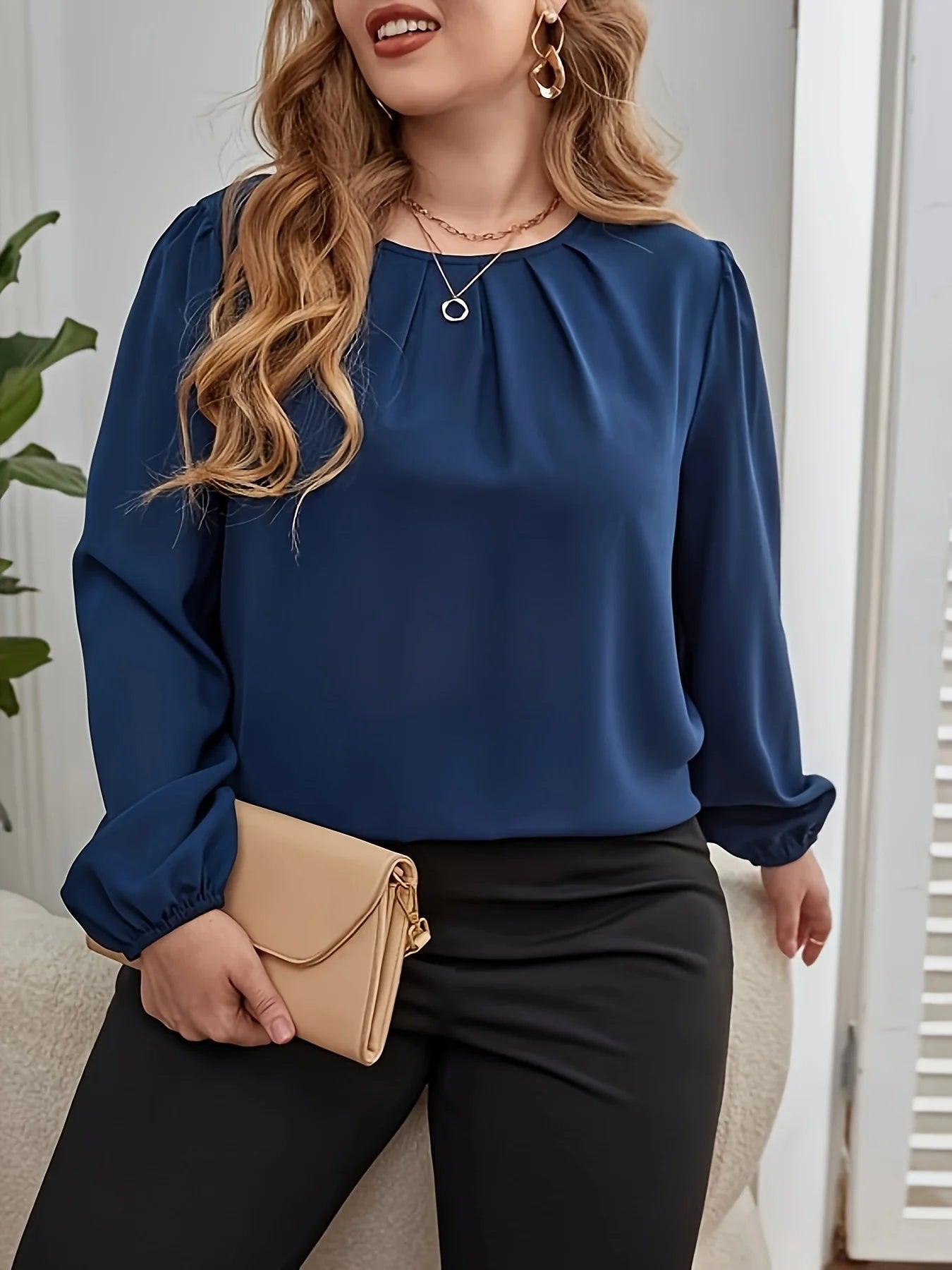 Elena – Elegant Loose-Fit Blouse
